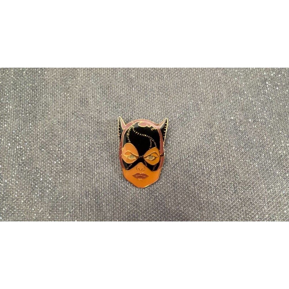 Vintage 1991 Batman Returns Cat Woman Enamel Pin 90s Retro DC Comics Tim Burton